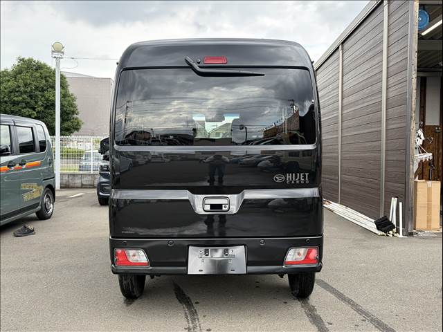 Daihatsu Hijet Cargo 12