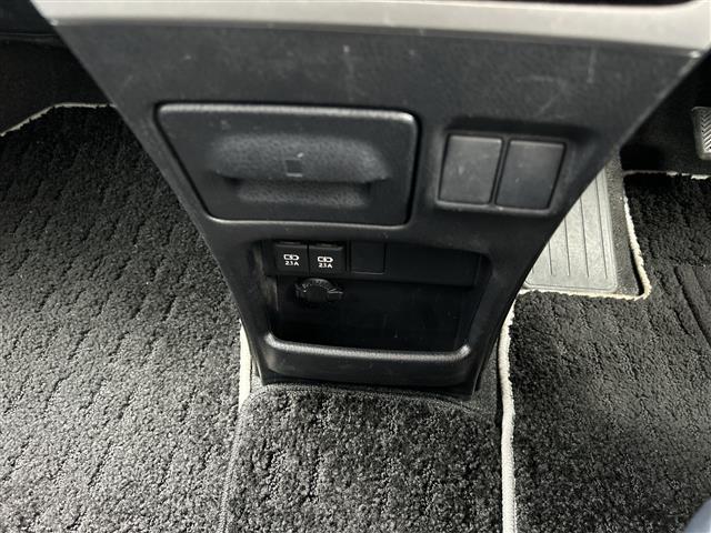 Toyota Voxy 12