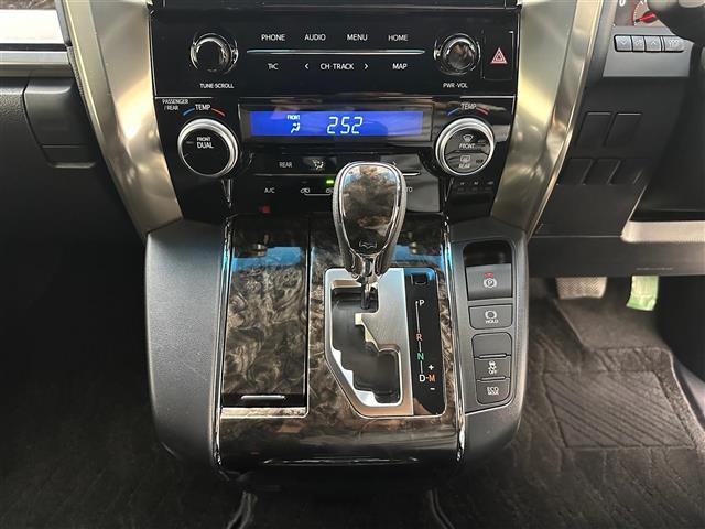Toyota Alphard 9