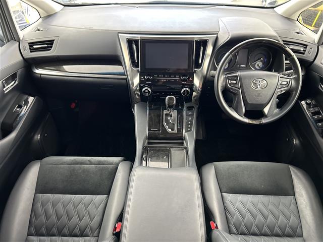 Toyota Alphard 4