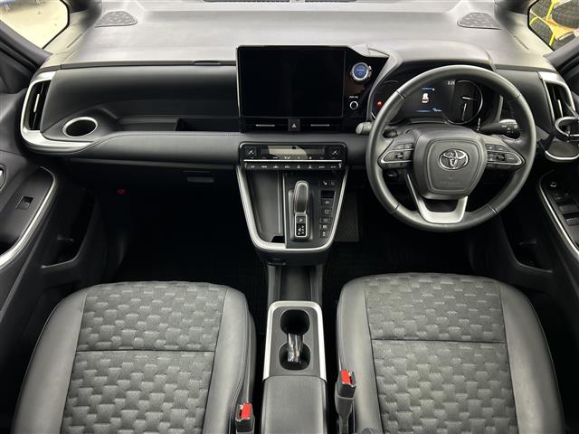 Toyota Voxy 4