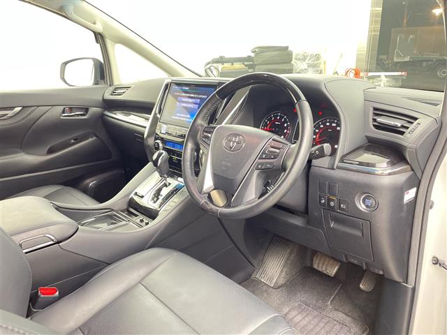 Toyota Alphard 11
