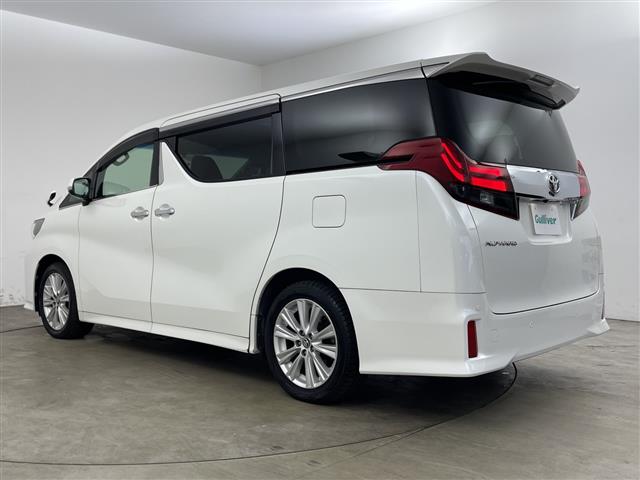 Toyota Alphard 3