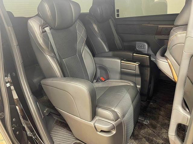 Toyota Vellfire 11
