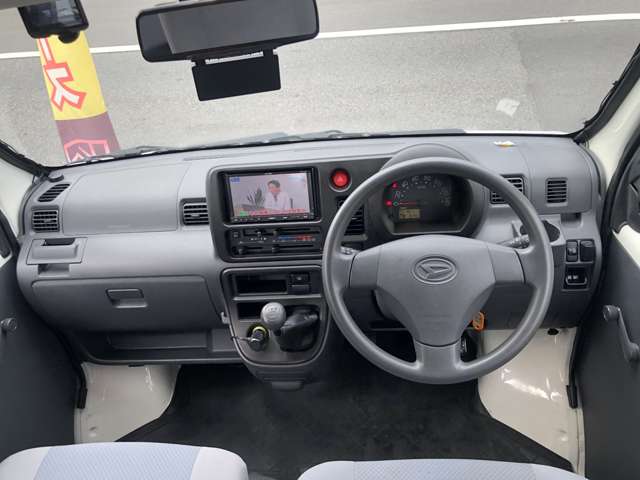 Daihatsu Hijet Cargo 3
