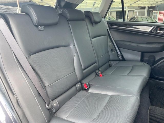 Subaru Legacy Outback 11