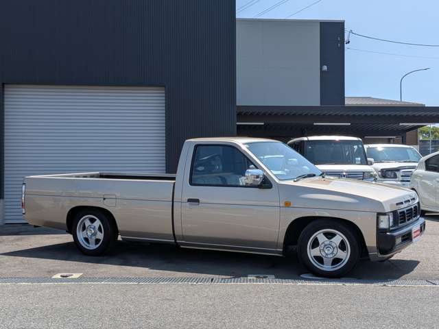 Nissan Datsun 12