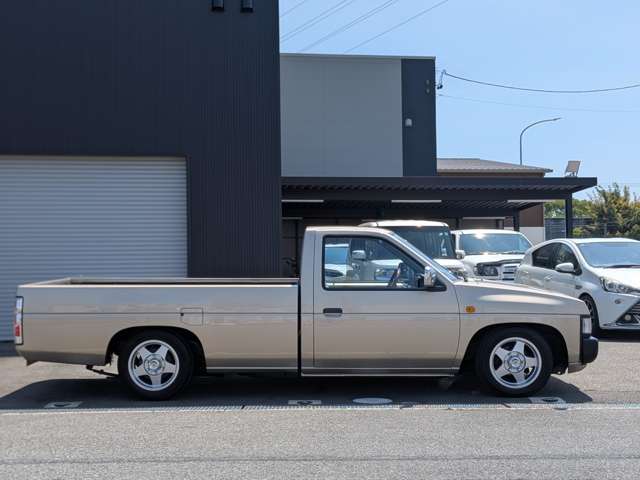 Nissan Datsun 10