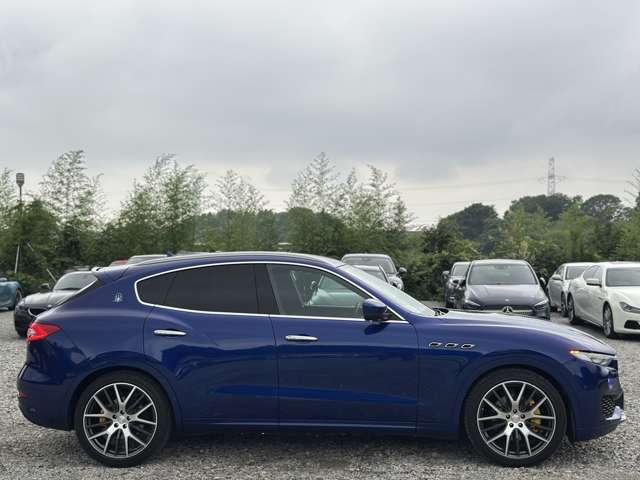 Maserati Levante 8