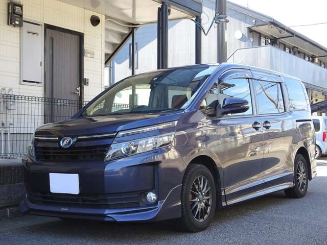 Toyota Voxy 4