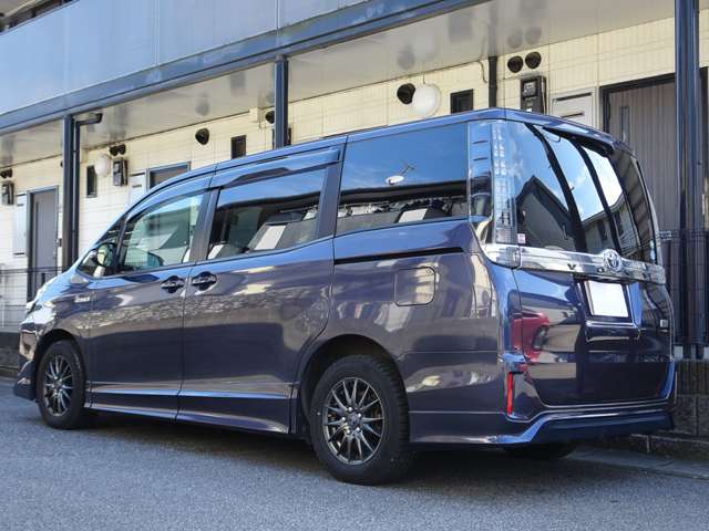 Toyota Voxy 5