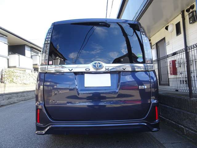Toyota Voxy 7