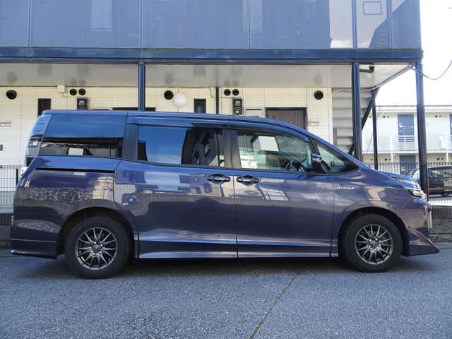 Toyota Voxy 8