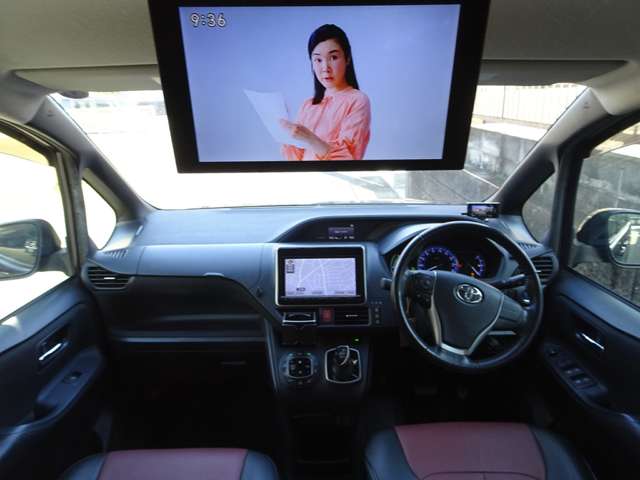 Toyota Voxy 10