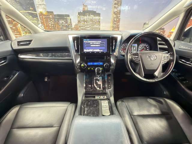 Toyota Vellfire 5