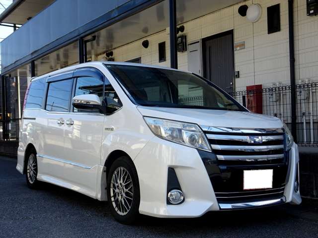 Toyota Noah 4