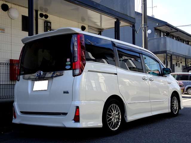 Toyota Noah 5