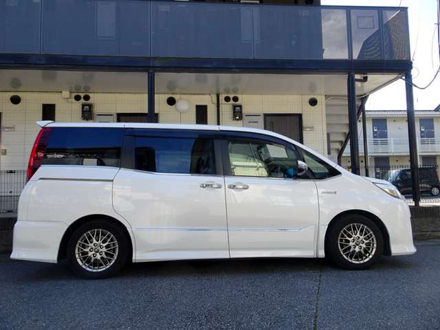 Toyota Noah 8