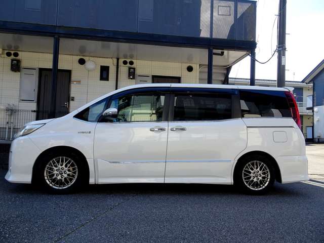 Toyota Noah 9