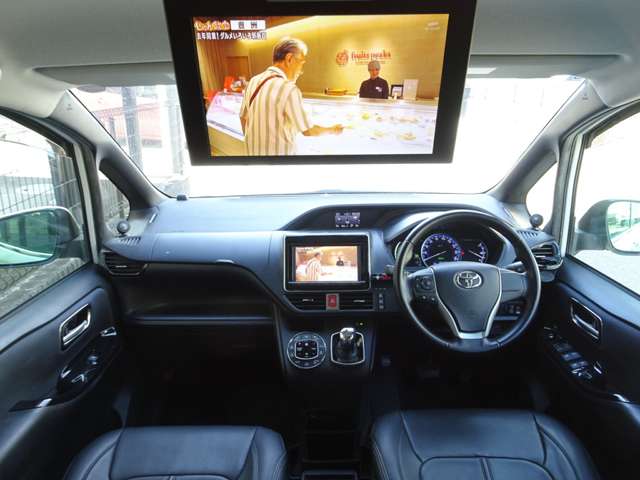 Toyota Noah 10