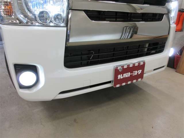 Toyota Hiace Van 7