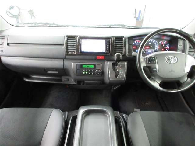Toyota Hiace Van 8