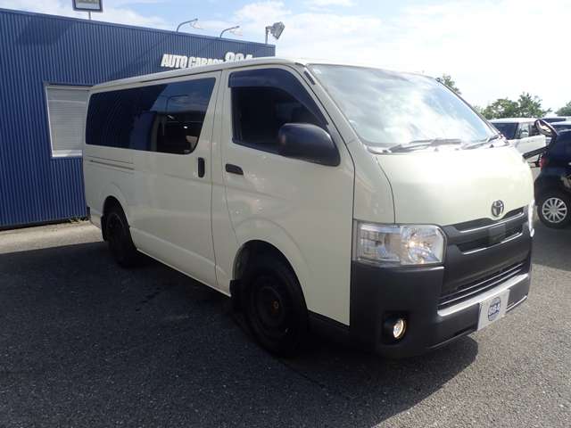 Toyota Hiace Van 4