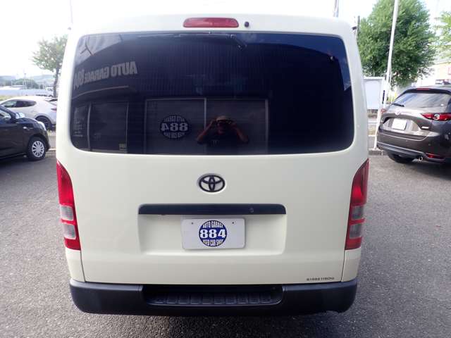 Toyota Hiace Van 8