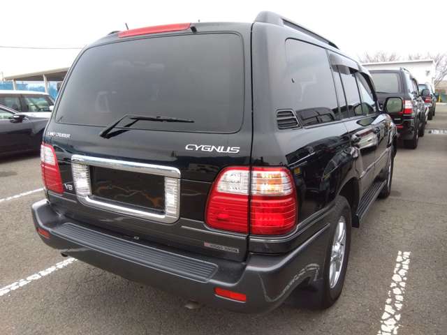Toyota Land Cruiser Cygnus 4