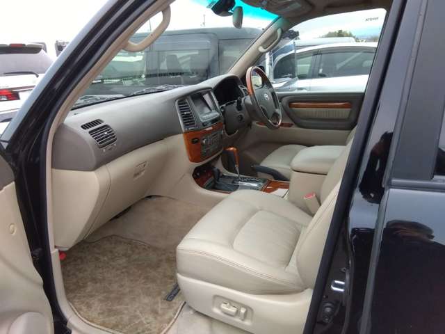 Toyota Land Cruiser Cygnus 5