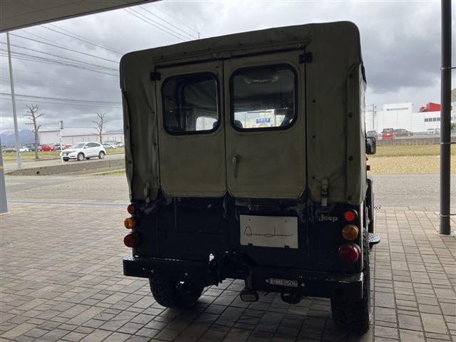 Mitsubishi Jeep 2