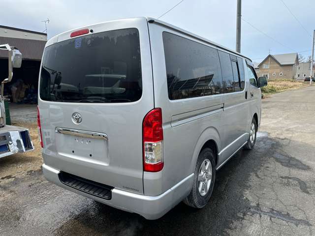 Toyota Regius Ace 4