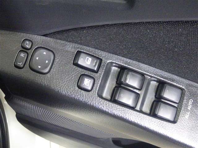 Toyota Isis 11