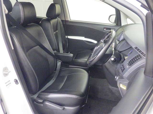 Toyota Isis 9