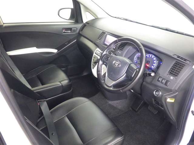 Toyota Isis 10