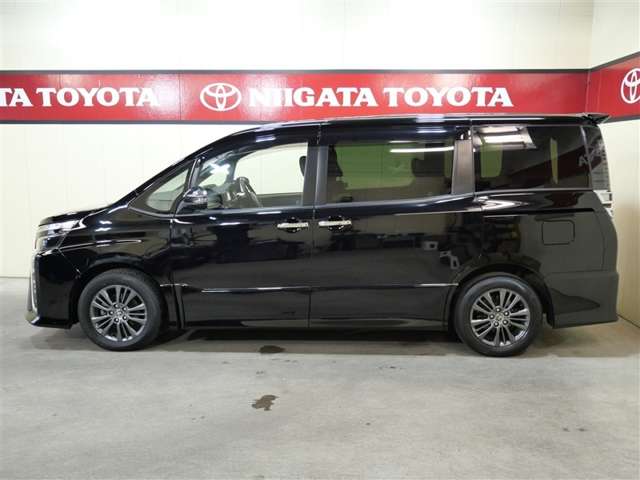 Toyota Voxy 2