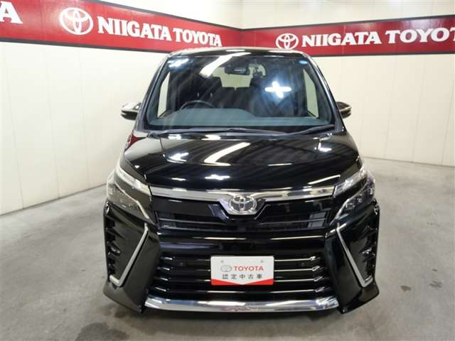 Toyota Voxy 4