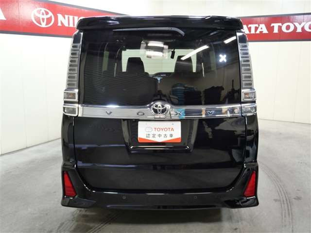 Toyota Voxy 5