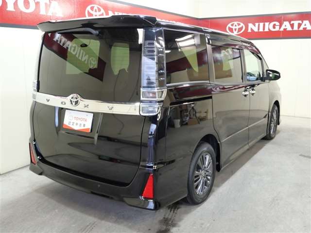 Toyota Voxy 6
