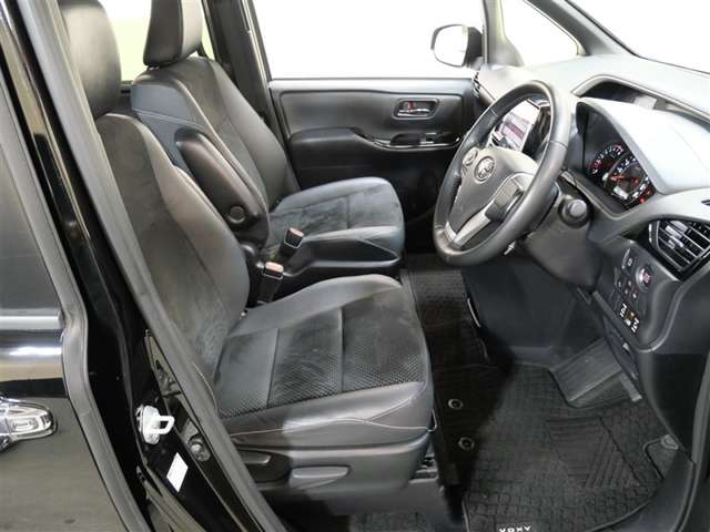 Toyota Voxy 8
