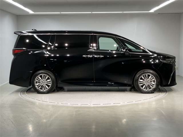 Toyota Alphard 3