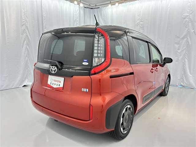 Toyota Sienta 8