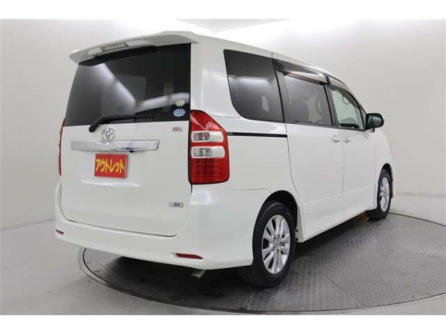 Toyota Noah 11