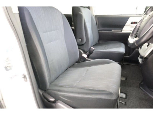Toyota Noah 12