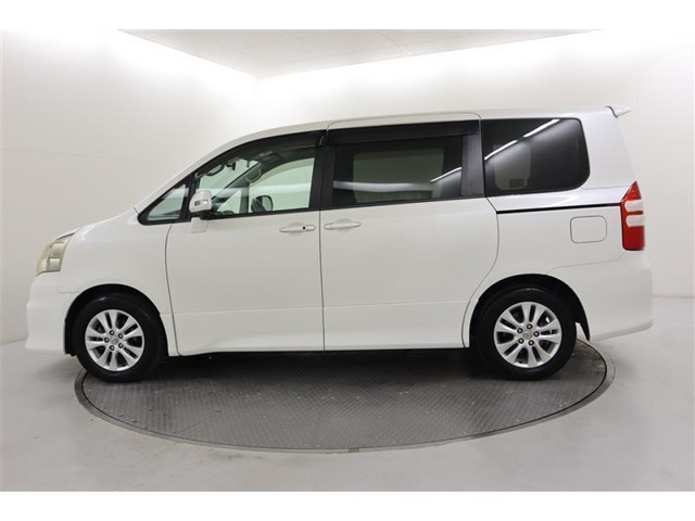 Toyota Noah 10