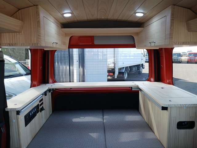 Daihatsu Hijet Cargo 2