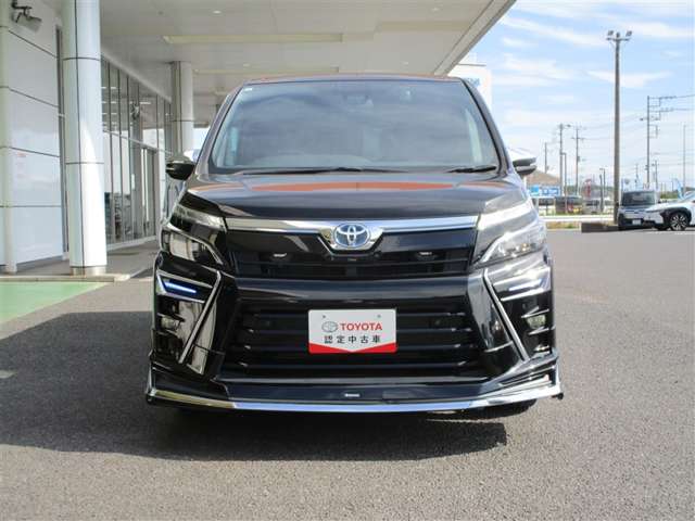 Toyota Voxy 2