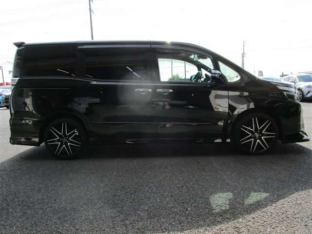Toyota Voxy 9