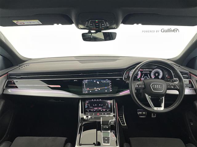 Audi Q8 5