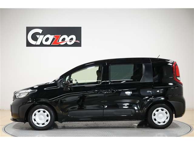 Toyota Sienta 3